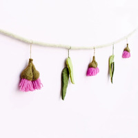 Eucalyptus and Gum Blossom Garland