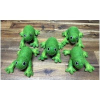 5 Felt Frogs